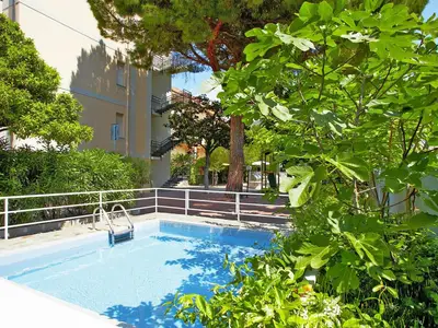 PoolOfHouse