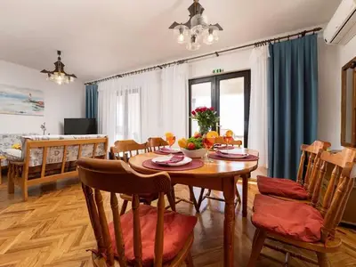 Ferienwohnung für 6 Personen in Pinezići 8/10