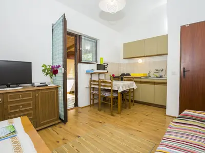 Ferienwohnung für 4 Personen (56 m²) in Pinezići 5/10