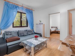 23733348-Ferienwohnung-6-Pinezići-300x225-3