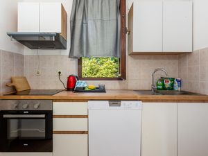 23721344-Ferienwohnung-4-Pinezići-300x225-5