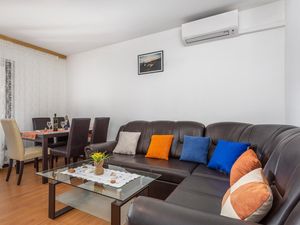 23725005-Ferienwohnung-5-Pinezići-300x225-3