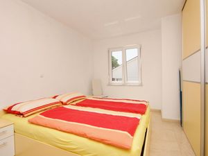 23928511-Ferienwohnung-5-Pinezići-300x225-5