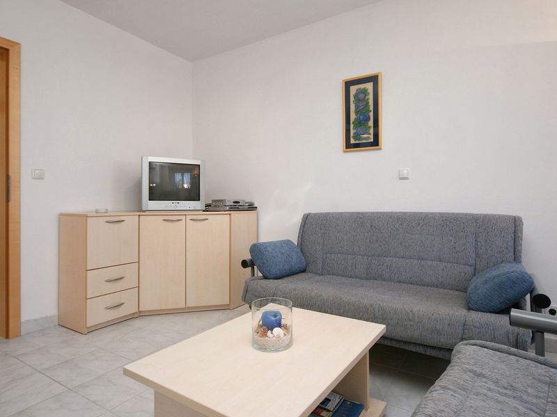 23928510-Ferienwohnung-3-Pinezići-800x600-2