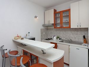 23539233-Ferienwohnung-2-Pinezići-300x225-3