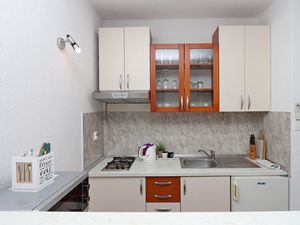 23539233-Ferienwohnung-2-Pinezići-300x225-4