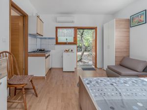 23719125-Ferienwohnung-3-Pinezići-300x225-2