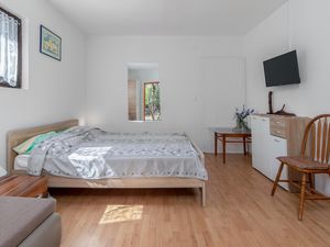 23719125-Ferienwohnung-3-Pinezići-300x225-5