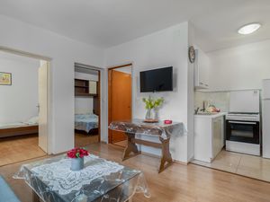 23733348-Ferienwohnung-6-Pinezići-300x225-4