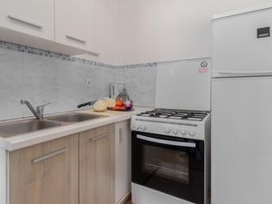 23733348-Ferienwohnung-6-Pinezići-300x225-5