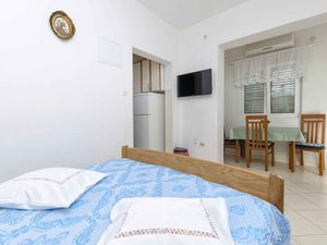 Ferienwohnung für 2 Personen (24 m²) in Pirovac