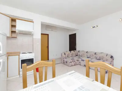 Ferienwohnung für 4 Personen (38 m²) in Pirovac 1/10
