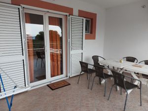 23463645-Ferienwohnung-4-Pirovac-300x225-2