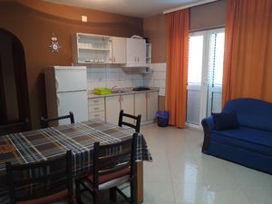 23463611-Ferienwohnung-4-Pirovac-300x225-3