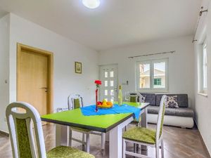 22347849-Ferienwohnung-5-Pirovac-300x225-5