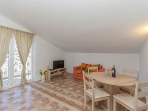 23375794-Ferienwohnung-3-Pirovac-300x225-5