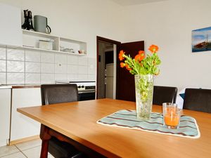 23929275-Ferienwohnung-4-Pirovac-300x225-4