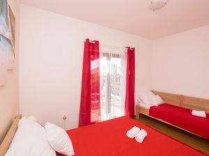 23942610-Ferienwohnung-3-Pirovac-300x225-3