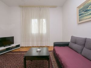 23943922-Ferienwohnung-6-Pirovac-300x225-4