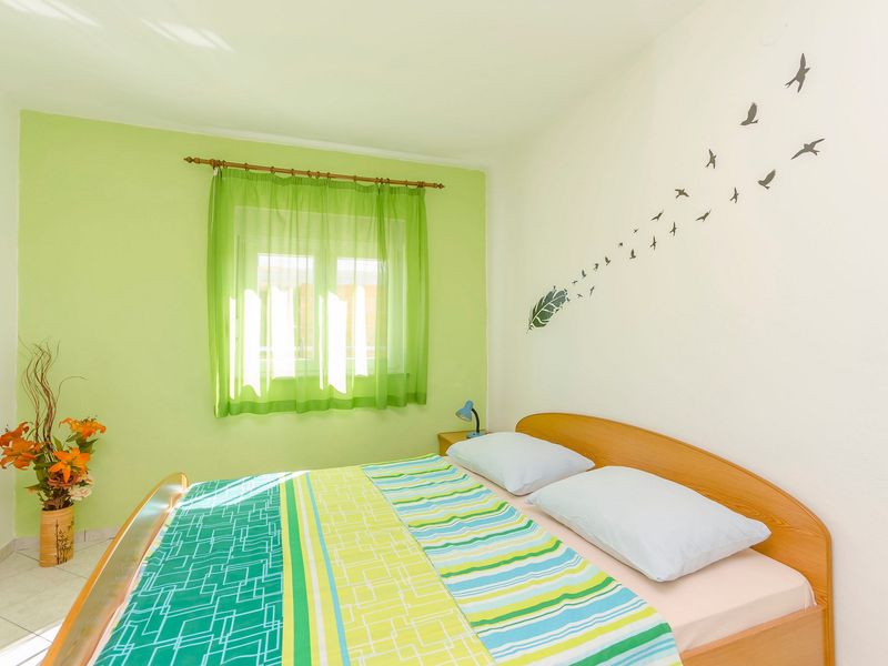 23944089-Ferienwohnung-4-Pirovac-800x600-2