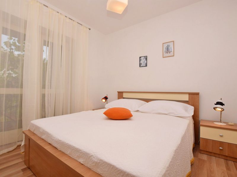 23943585-Ferienwohnung-4-Pirovac-800x600-1