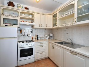 23724528-Ferienwohnung-6-Pirovac-300x225-4