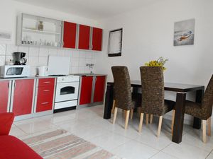 19036105-Ferienwohnung-6-Pirovac-300x225-4