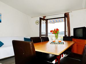 19036106-Ferienwohnung-4-Pirovac-300x225-3