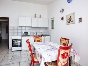 19036886-Ferienwohnung-6-Pirovac-300x225-4