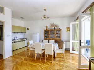 19109831-Ferienwohnung-7-Pirovac-300x225-4