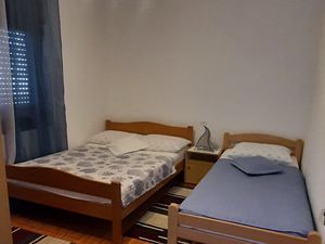 19333113-Ferienwohnung-8-Pirovac-300x225-4