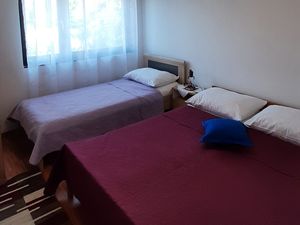 19333113-Ferienwohnung-8-Pirovac-300x225-5