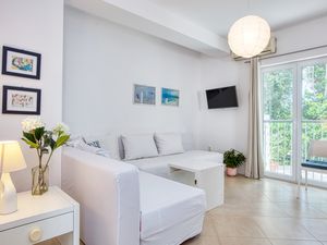 23493861-Ferienwohnung-2-Pirovac-300x225-2