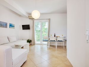 23493861-Ferienwohnung-2-Pirovac-300x225-3