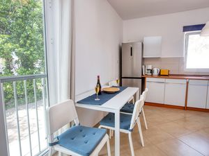 23493861-Ferienwohnung-2-Pirovac-300x225-4