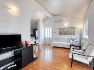 23493860-Ferienwohnung-4-Pirovac-300x225-4