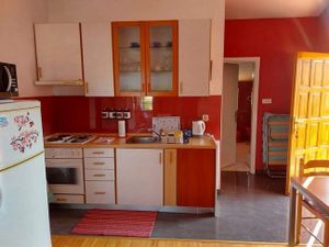 23917191-Ferienwohnung-4-Pirovac-300x225-1