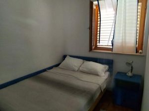 23917183-Ferienwohnung-4-Pirovac-300x225-3