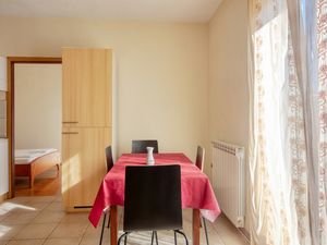 23994976-Ferienwohnung-4-Pirovac-300x225-3