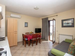 23994981-Ferienwohnung-6-Pirovac-300x225-1