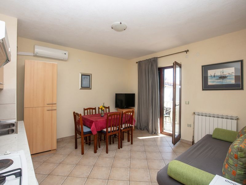 23994981-Ferienwohnung-6-Pirovac-800x600-1