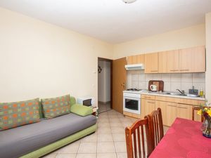 23994981-Ferienwohnung-6-Pirovac-300x225-3