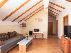 23994979-Ferienwohnung-8-Pirovac-300x225-3