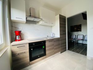 23932063-Ferienwohnung-8-Pirovac-300x225-2