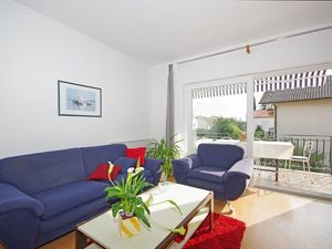 24018707-Ferienwohnung-7-Pirovac-300x225-1