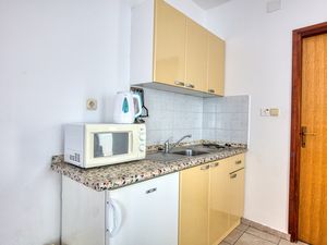 22330637-Ferienwohnung-2-Pirovac-300x225-5