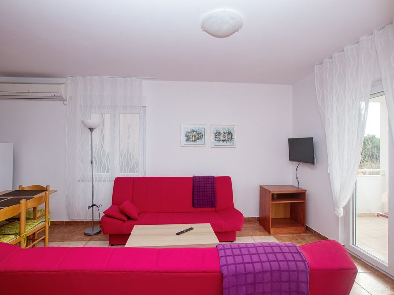 22330701-Ferienwohnung-6-Pirovac-800x600-2