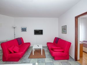 23539170-Ferienwohnung-4-Pirovac-300x225-2