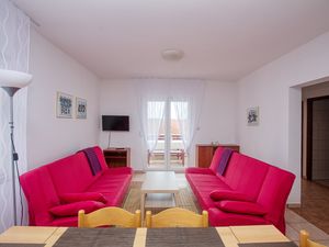 23539173-Ferienwohnung-6-Pirovac-300x225-1