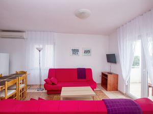 23539173-Ferienwohnung-6-Pirovac-300x225-2